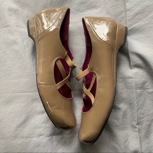 Vionic Patent Leather Orthopedic Shoes.